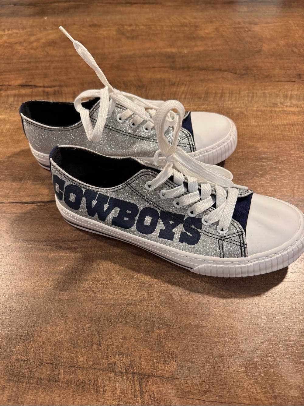 FOCO Dallas Cowboys Silver Glitter Sneakers Women’s Size 8